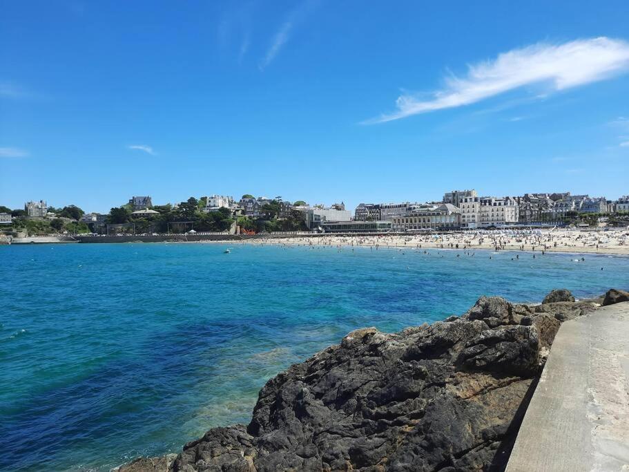 Le Jacaranda-A 2 Min De La Plage, Hyper Centre De Dinard, Vue Mer De La Fenetre Exterior foto